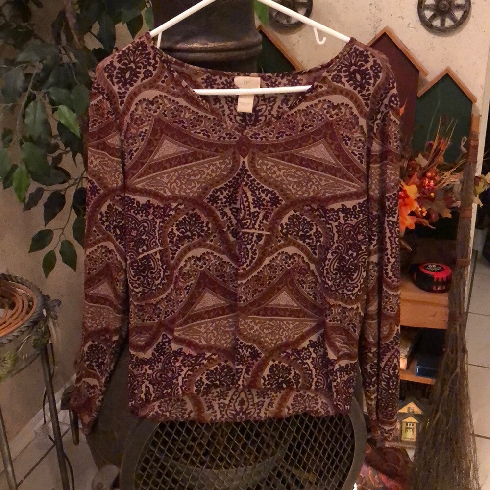 Lovely burgundy and browns paisley top
